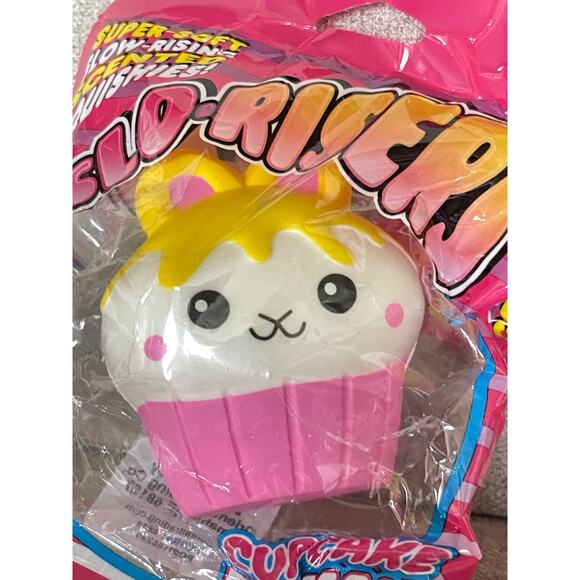 Slow Rise Squishy Lot of 2 Toys Cupcakes Never Used - Picture 2 of 3